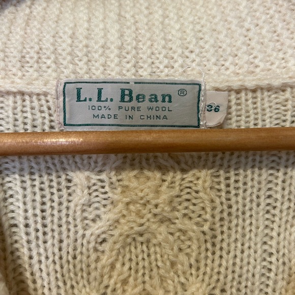 Vintage L.L. Bean Women's Cream Cable Knit Cardigan - Picture 5 of 7